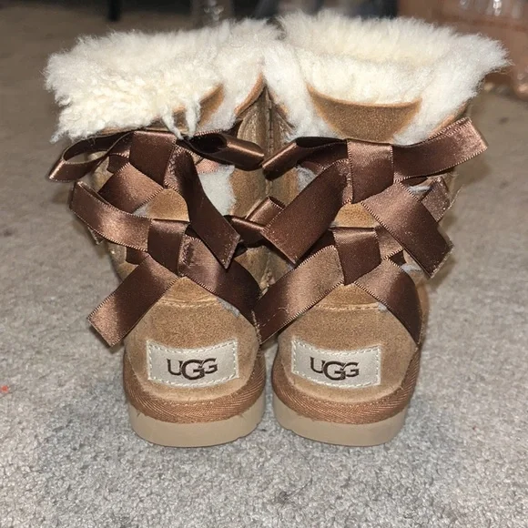 UGG® Bailey Bow II Toddler Boot - Picture 2 of 7